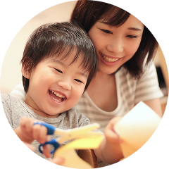 こどもと遊ぶ保護者